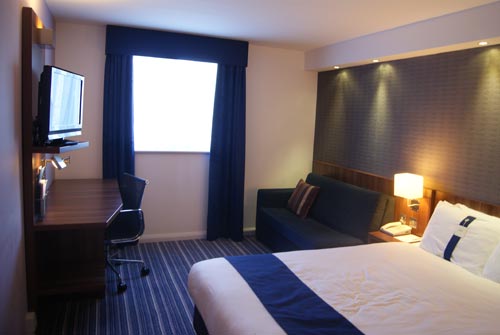 Holiday Inn Express Gatwick Airport room