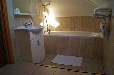 Gatwick Acorn Lodge Bathroom
