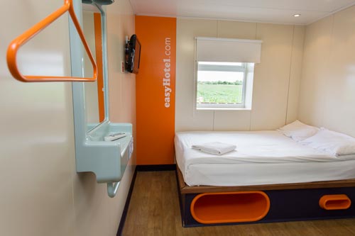 EasyHotel Heathrow Airport room