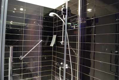 Holiday Inn Express Gatwick Shower