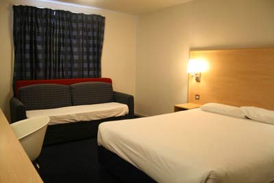 Travelodge Gatwick Bedroom