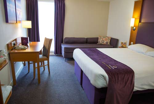 Premier Inn Heathrow Airport room